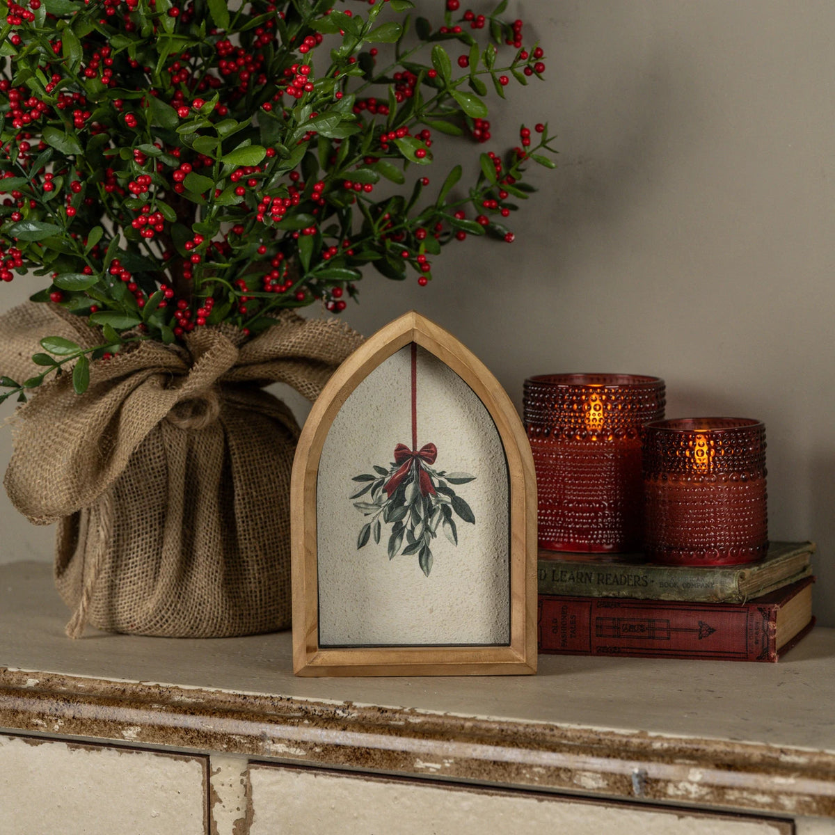 Mistletoe Arched Frame