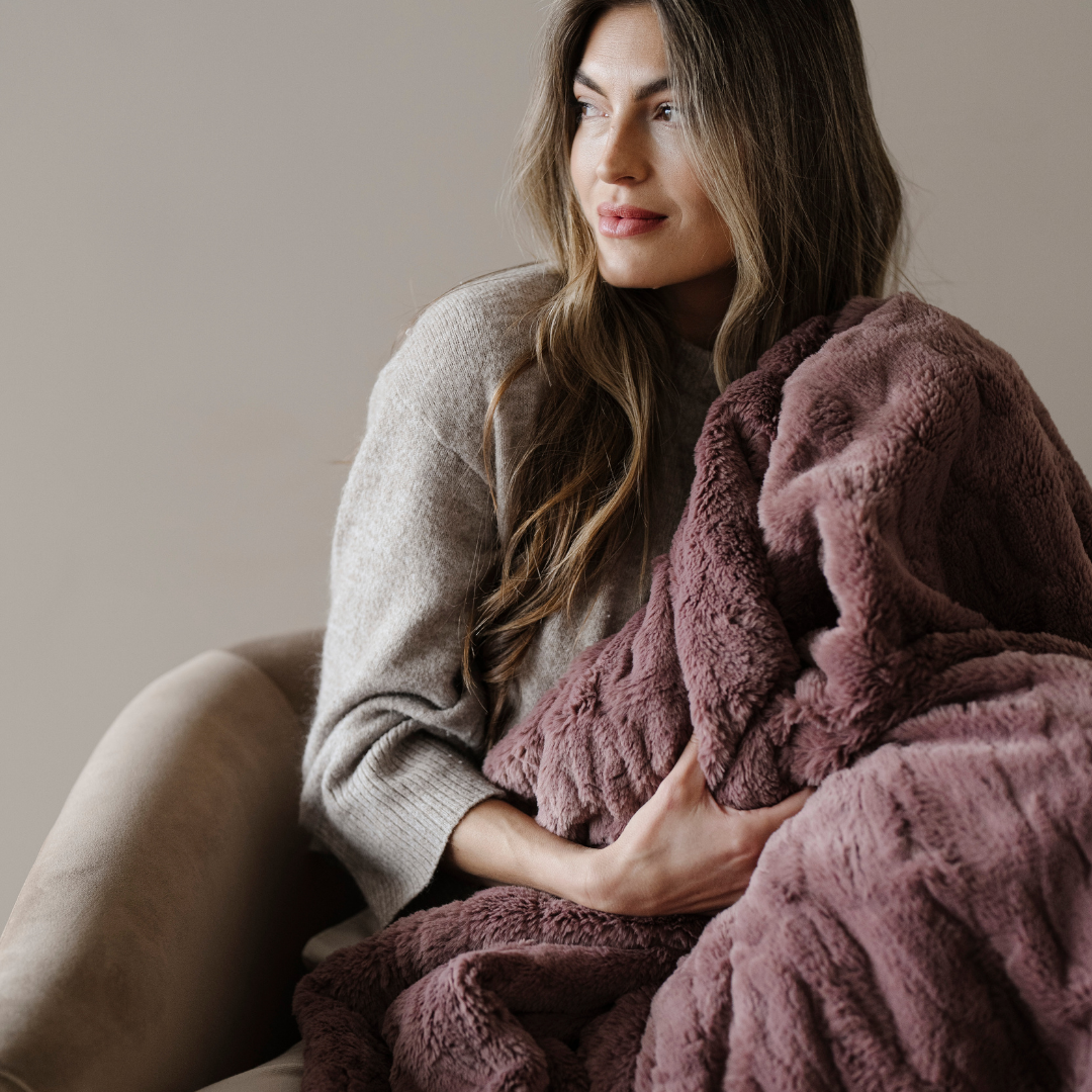 Currant Patterned Faux Fur Throw Blanket