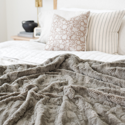 Cashmere Patterned Faux Fur Throw Blanket