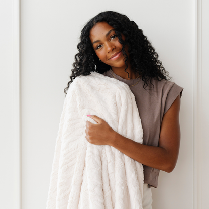 Currant Patterned Faux Fur Throw Blanket