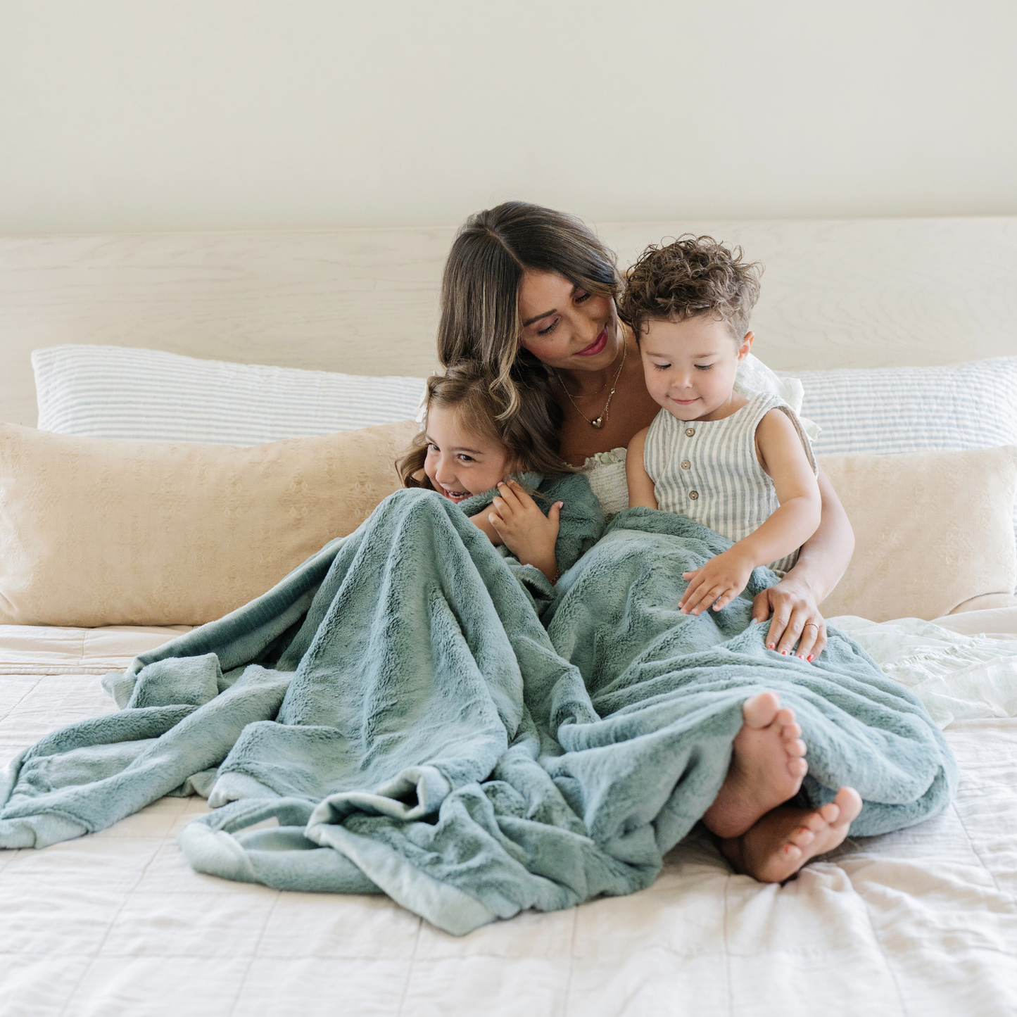Feather XL Lush Blanket