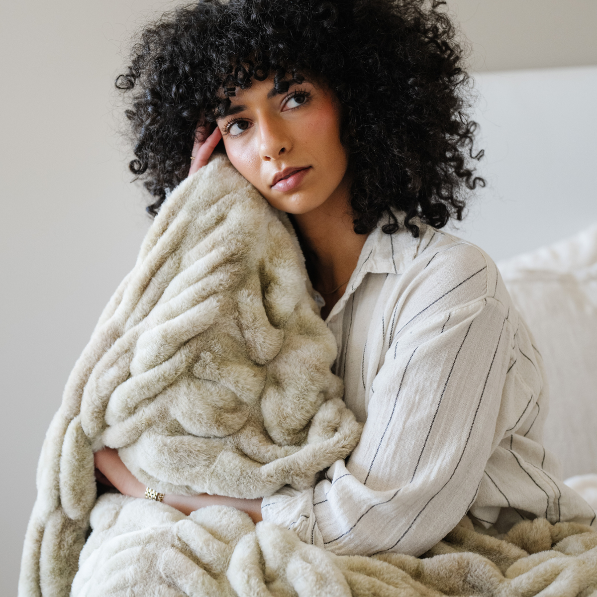 Chocolate Blend Double Ruched Faux Fur Throw Blanket