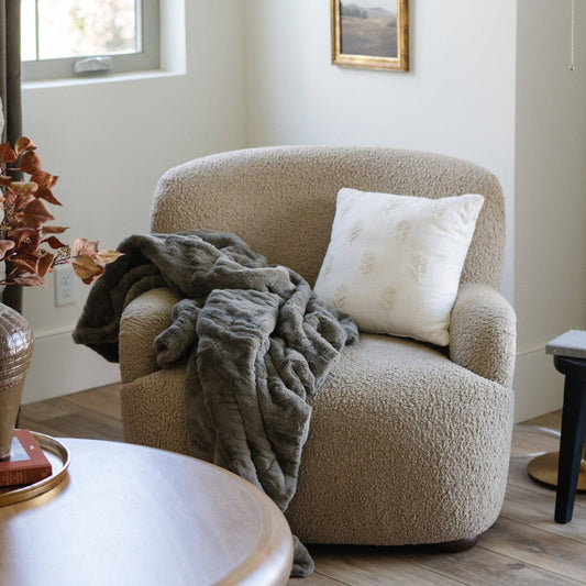 Feather Patterned Faux Fur Throw Blanket