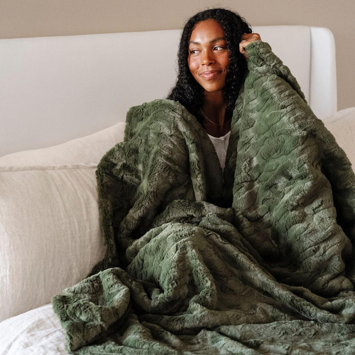 Buff Patterned Faux Fur Throw Blanket