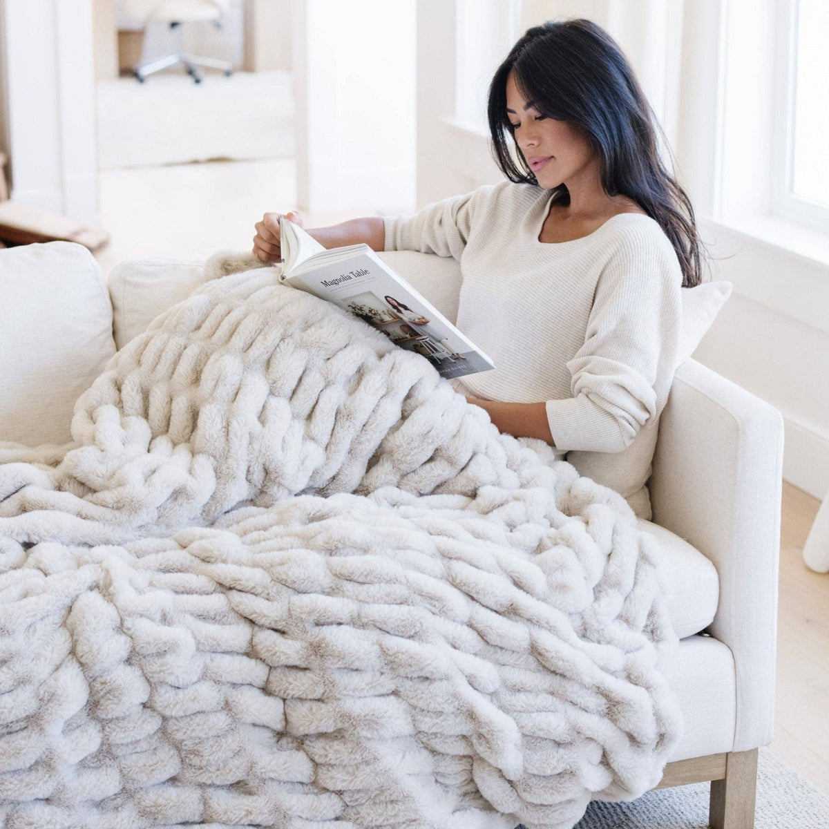 Chocolate Blend Double Ruched Faux Fur Throw Blanket