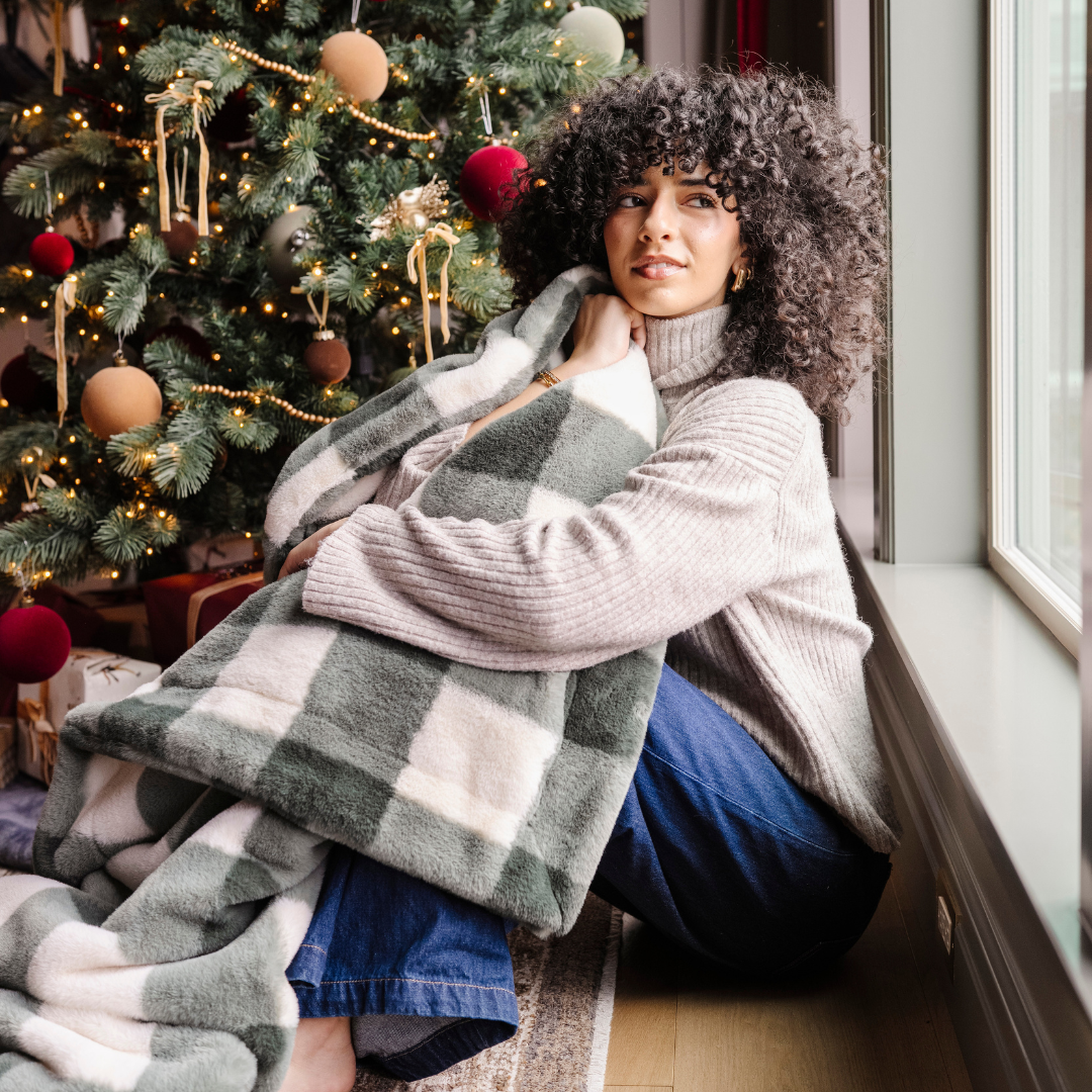 Winter Spice Holiday Printed Faux Fur XL Throw Blanket