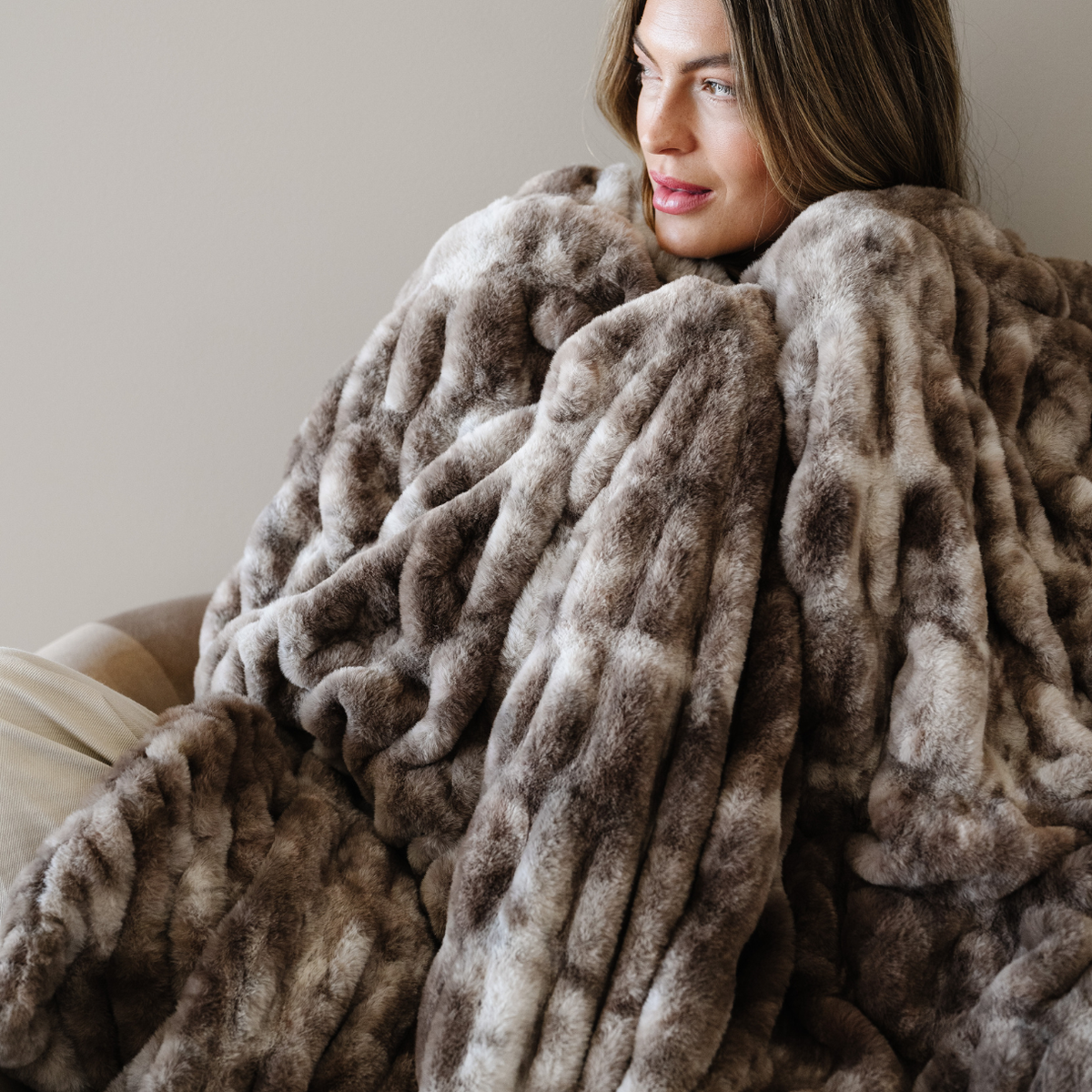 Chocolate Blend Double Ruched Faux Fur Throw Blanket