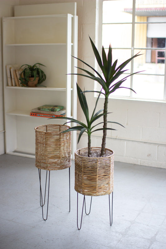 Round Seagrass Planter with Iron Base