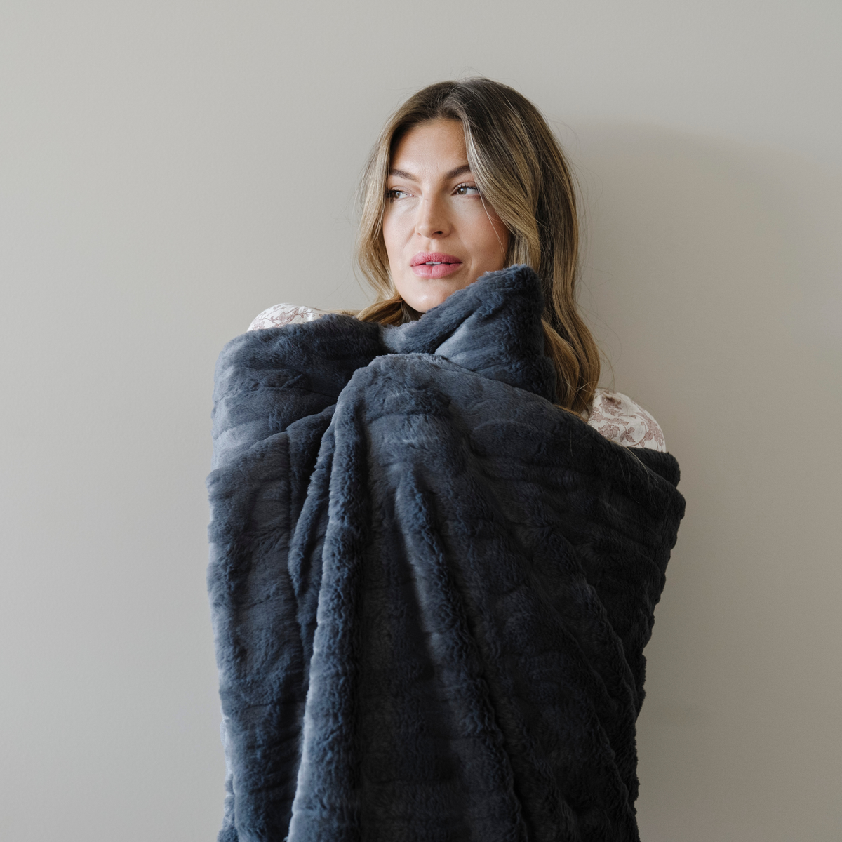 Driftwood Patterned Faux Fur Throw Blanket