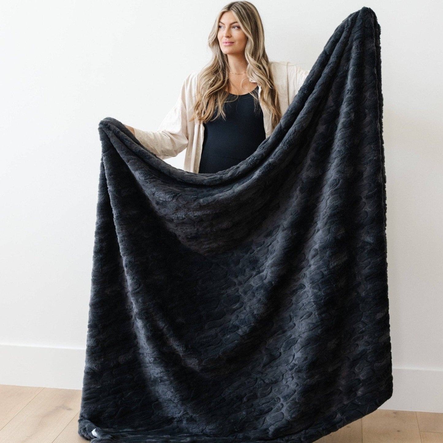 Dusty Mauve Patterned XL Faux Fur Throw Blanket