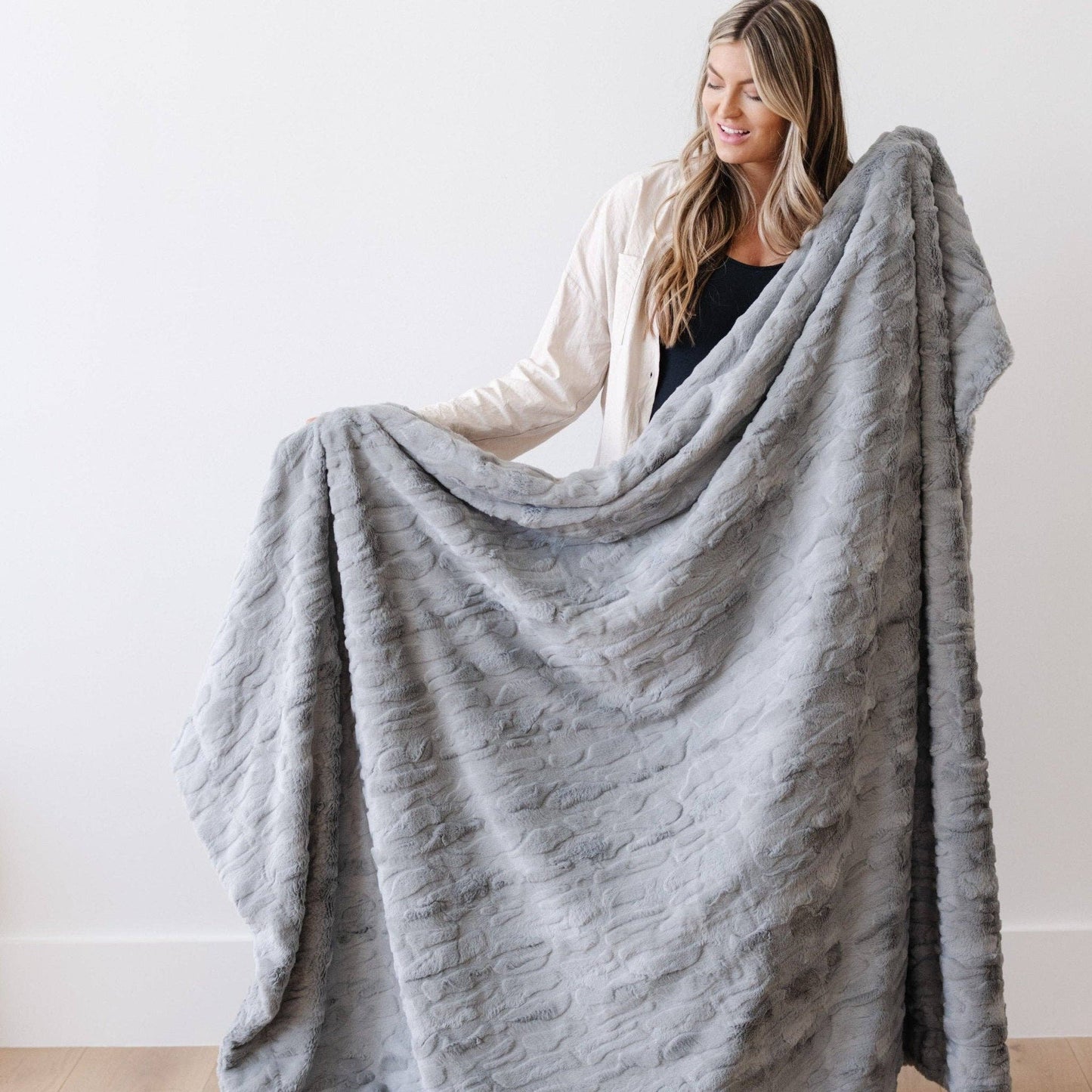 Dusty Mauve Patterned XL Faux Fur Throw Blanket