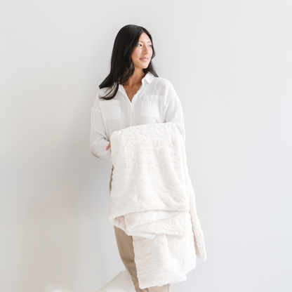 Currant Patterned Faux Fur Throw Blanket
