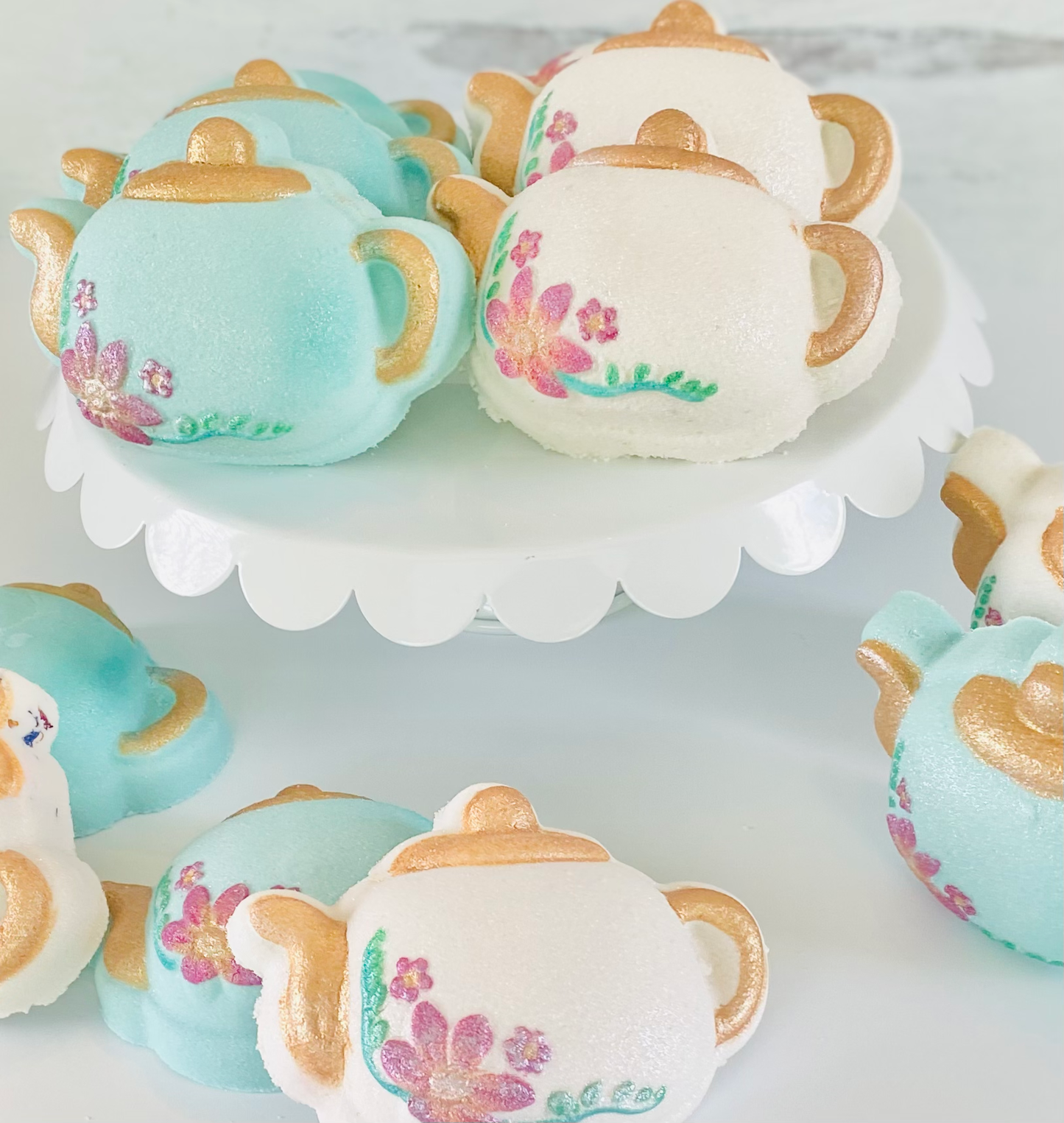 White Hello Gorgeous Tea Pot Bath Bomb