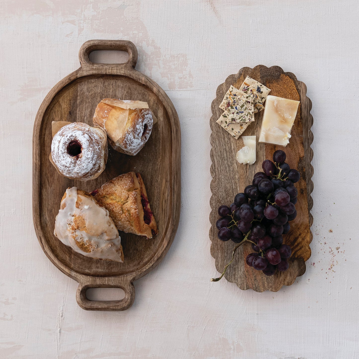 Oval Mango Wood Scalloped Cheese Serving Board